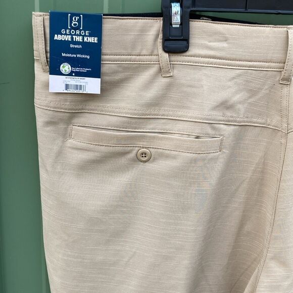 Men's Lightweight Flat Front Shorts, 9" Inseam, Size 44 - Picture 3 of 9